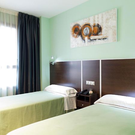 Hostal Avenida Barajas Madrid Ngoại thất bức ảnh