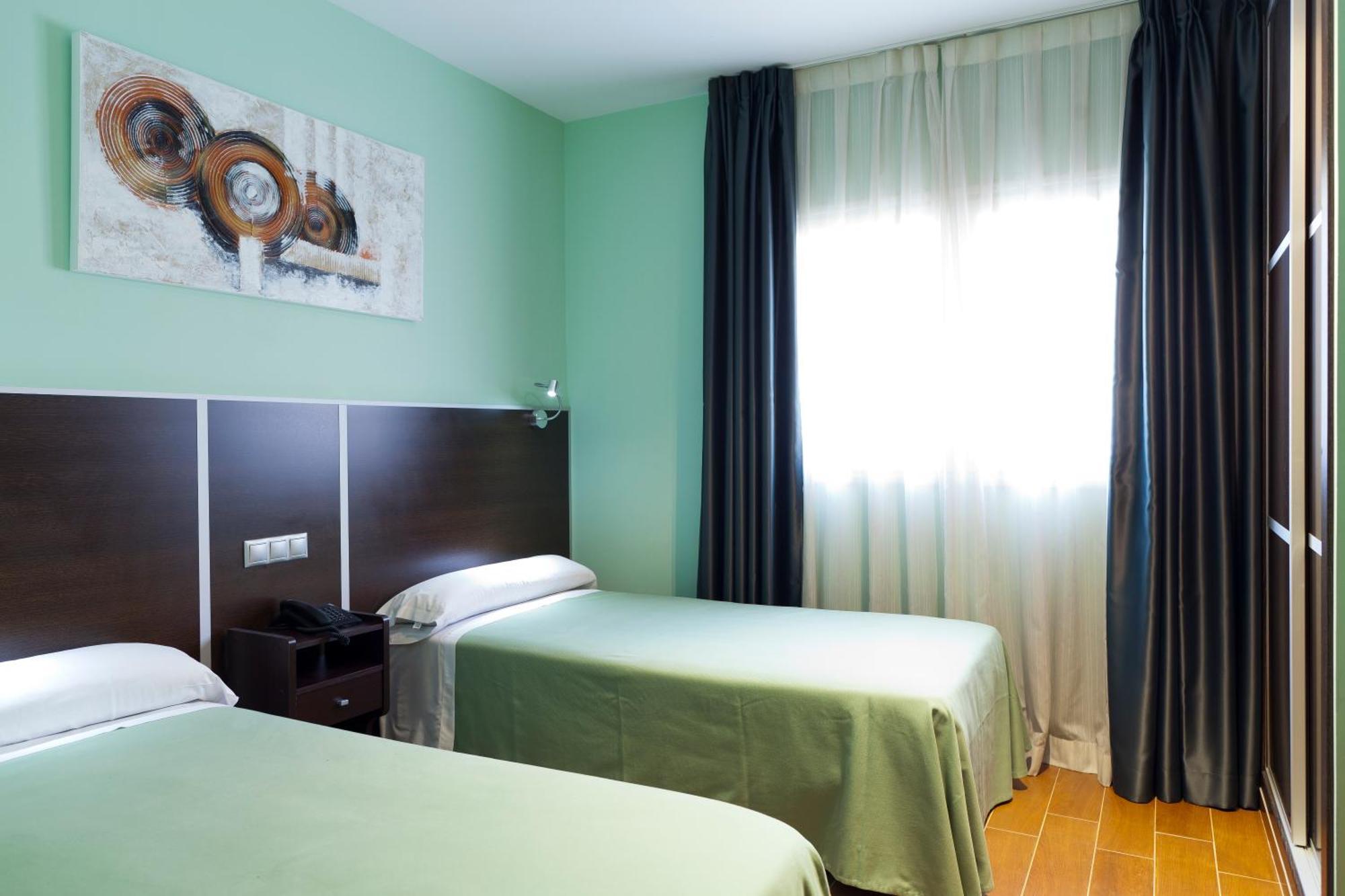 Hostal Avenida Barajas Madrid Ngoại thất bức ảnh
