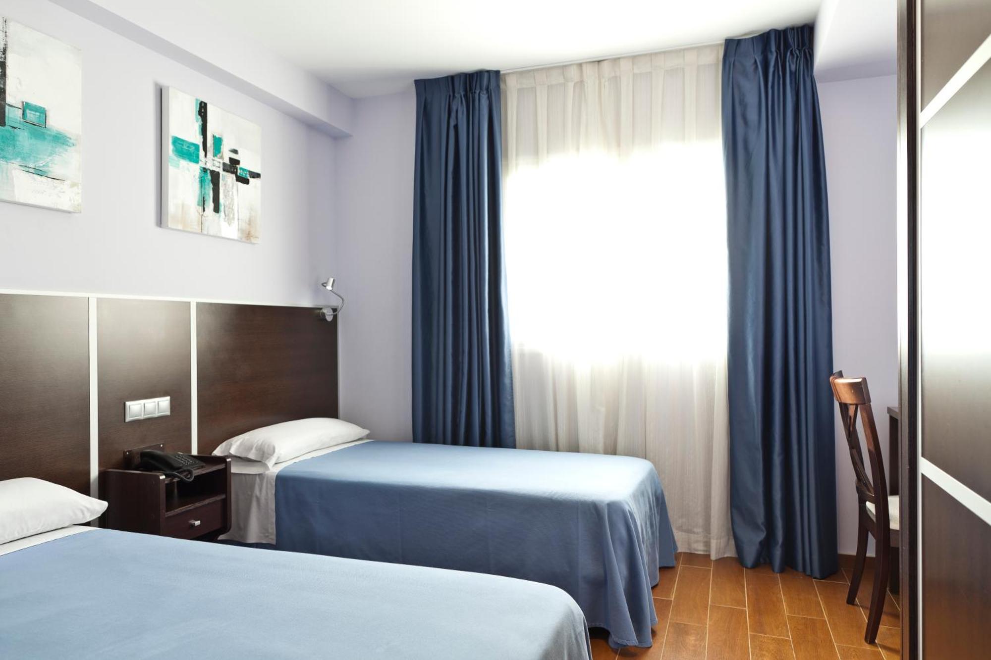 Hostal Avenida Barajas Madrid Ngoại thất bức ảnh