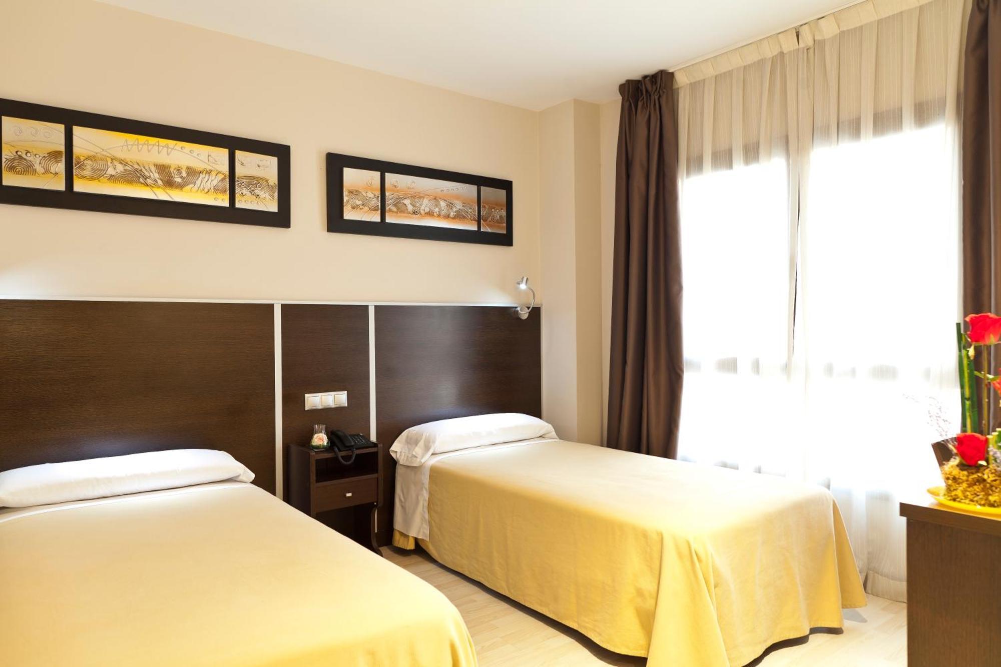 Hostal Avenida Barajas Madrid Ngoại thất bức ảnh
