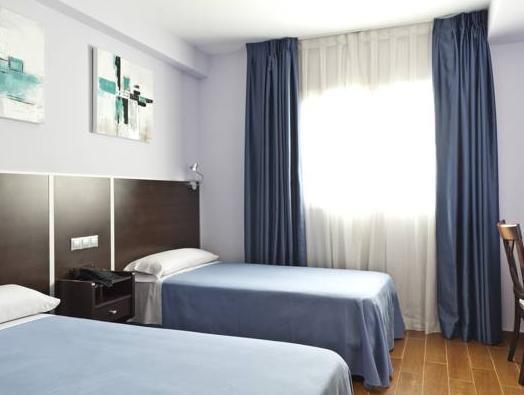 Hostal Avenida Barajas Madrid Ngoại thất bức ảnh