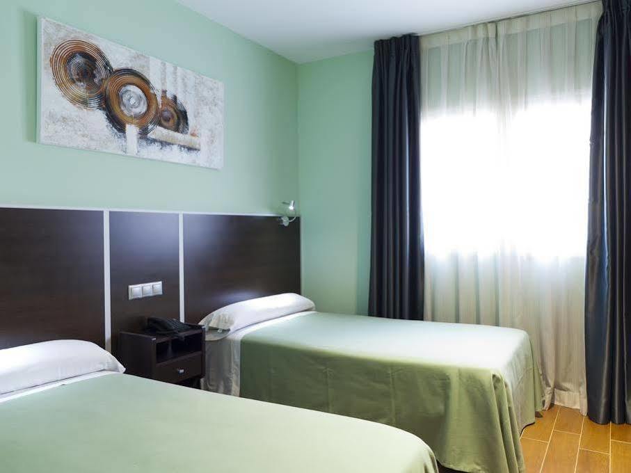 Hostal Avenida Barajas Madrid Ngoại thất bức ảnh