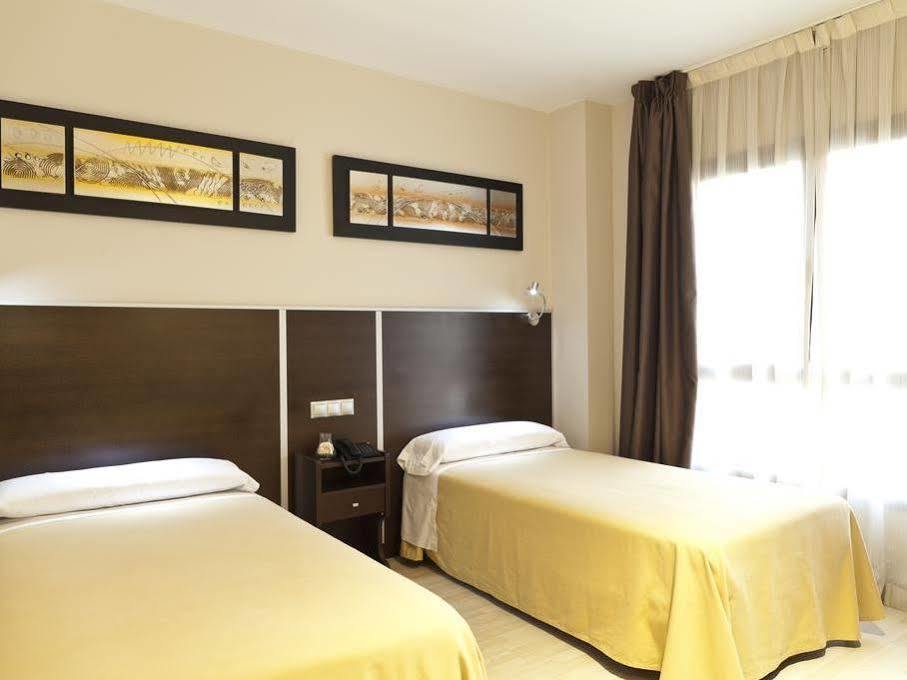 Hostal Avenida Barajas Madrid Ngoại thất bức ảnh