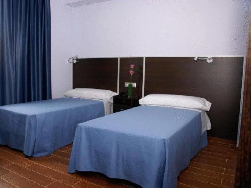 Hostal Avenida Barajas Madrid Ngoại thất bức ảnh