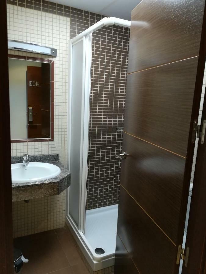 Hostal Avenida Barajas Madrid Ngoại thất bức ảnh